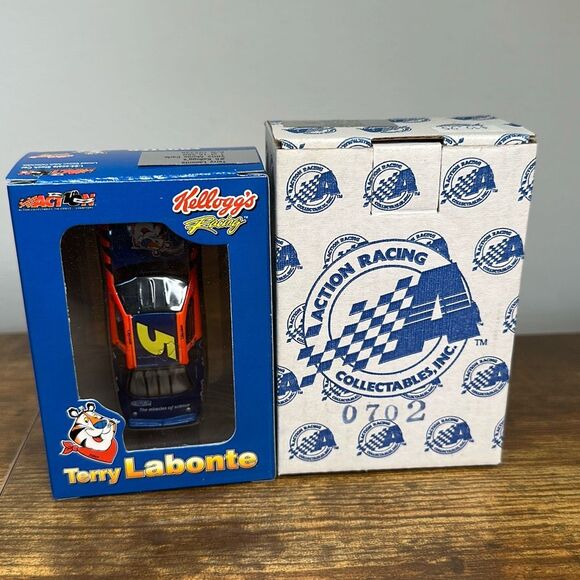 1:64 2002 ACTION #5 KELLOGG'S FROSTED FLAKES IN CEREAL BOX Terry Labonte - Picture 1 of 6